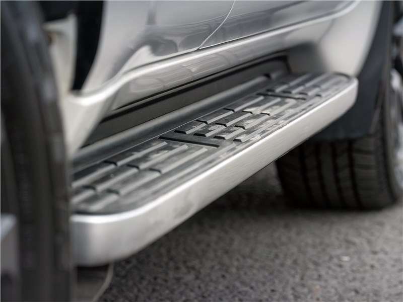 Фото Toyota Land Cruiser Prado - Toyota Land Cruiser Prado (2017) подножка