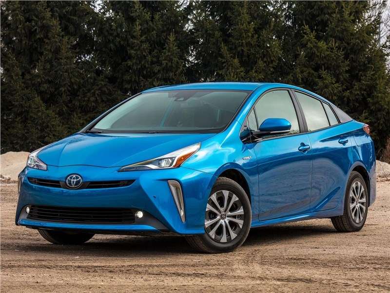 Фото Toyota Prius - Toyota Prius 2019 вид спереди