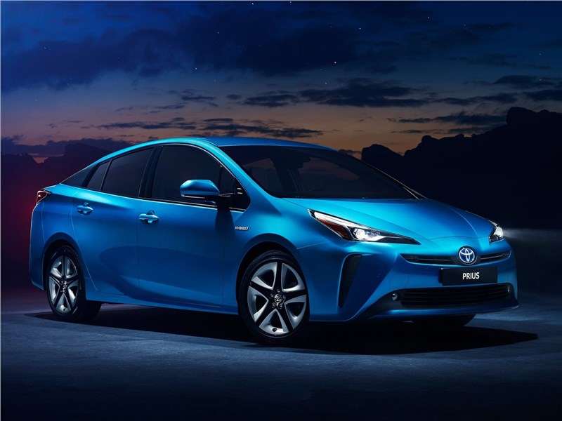 Фото Toyota Prius - Toyota Prius 2019 вид спереди