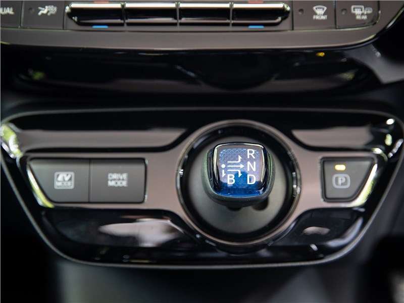 Фото Toyota Prius - Toyota Prius 2019 управление трнсмиссией