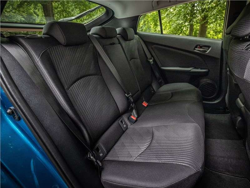 Фото Toyota Prius - Toyota Prius 2019 задний диван