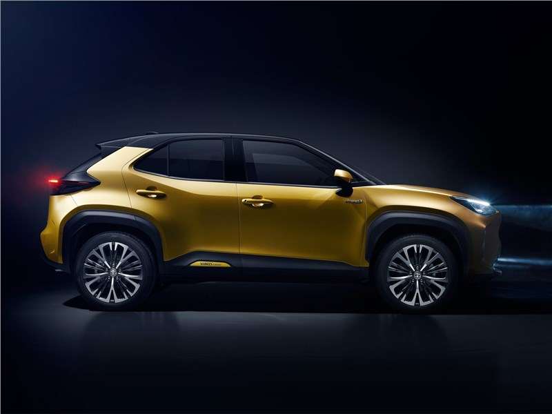 Фото Toyota Yaris Cross - Toyota Yaris Cross (2021) вид сбоку