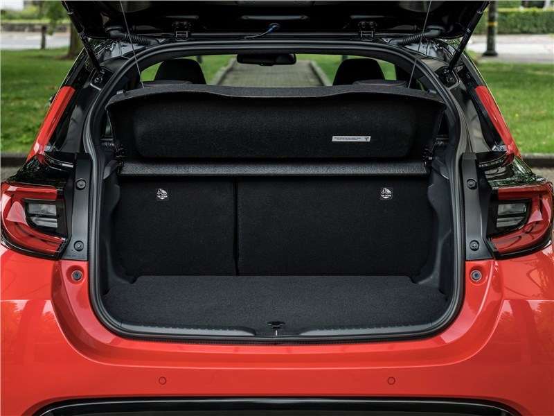 Фото Toyota Yaris - Toyota Yaris (2020) багажное отделение