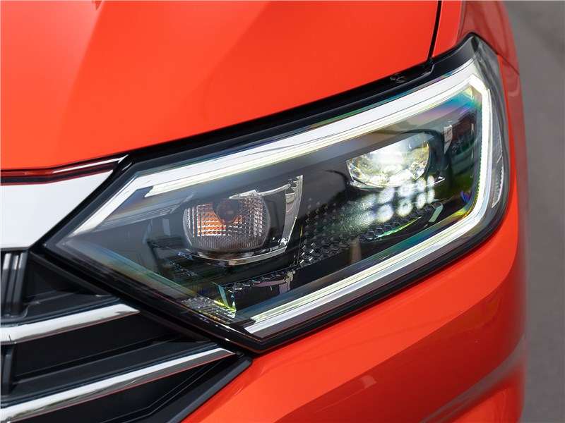 Фото Volkswagen Jetta - Volkswagen Jetta 2019 передняя фара