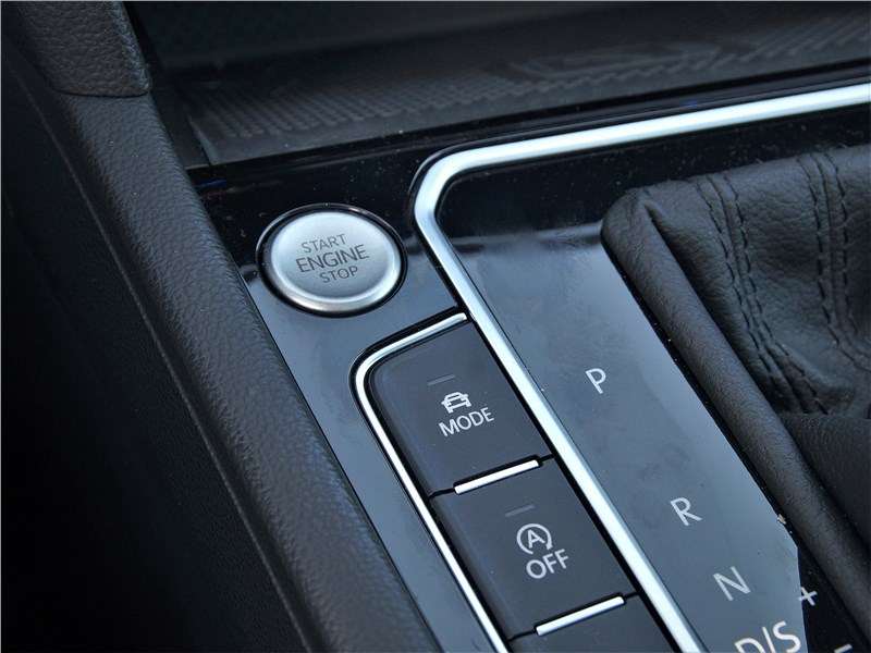 Фото Volkswagen Passat Alltrack - Кнопка Mode отвечает за выбор режимов движения