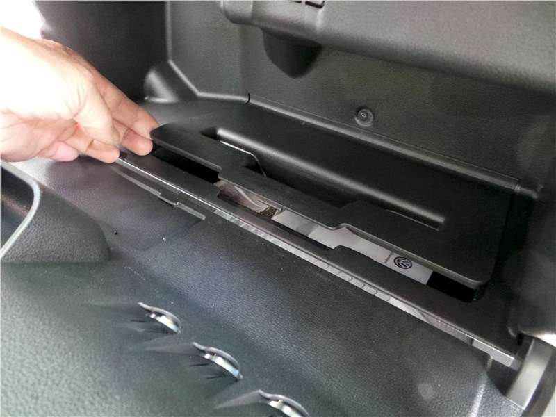Фото Volkswagen Polo Sedan - В перчаточном ящике есть потайное отделение