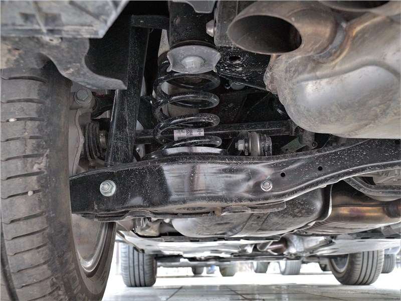 Фото Volkswagen Taos - У полноприводных версий задняя подвеска независимая, на двойных поперечных рычагах. Тормоза в обоих случаях — дисковые «по кругу»
