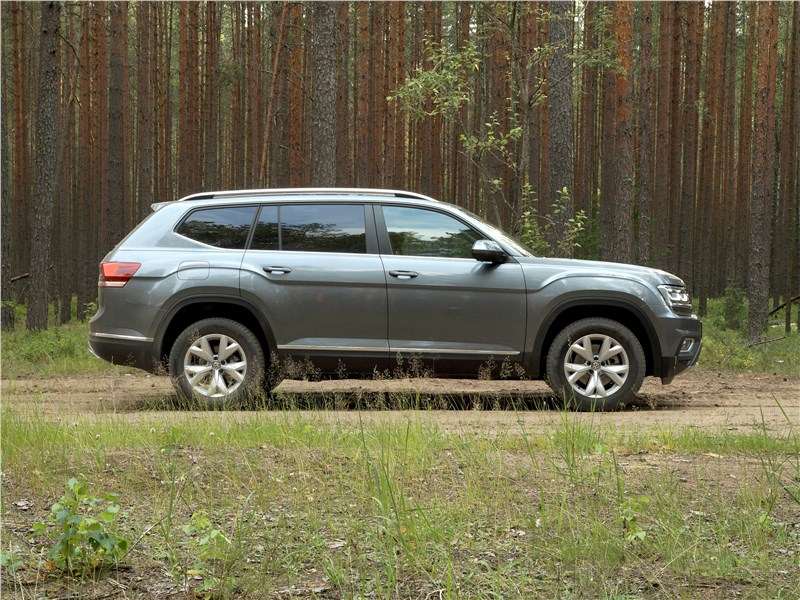 Фото Volkswagen Teramont - Volkswagen Teramont 2018 вид сбоку