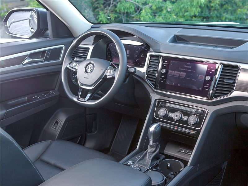 Фото Volkswagen Teramont - Интерьер Teramont создан из прямых линий и углов