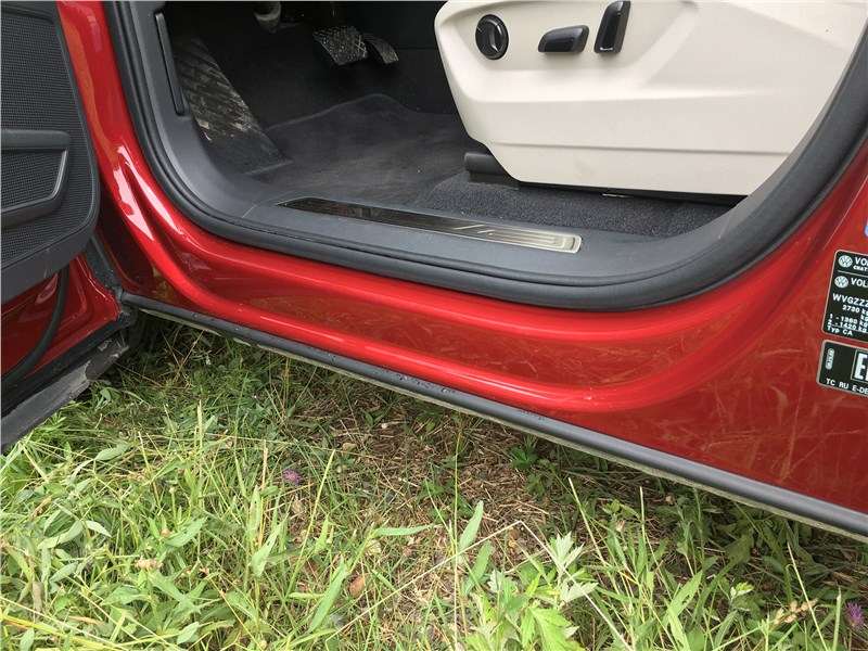 Фото Volkswagen Teramont - ... поэтому пороги остаются чистыми и не пачкают одежду