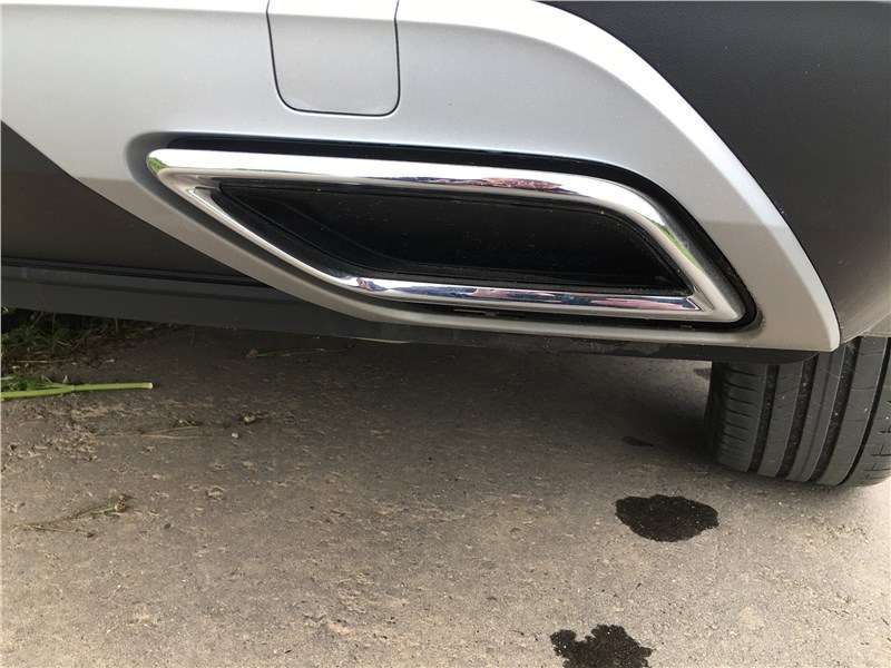 Фото Volkswagen Teramont - Накладки в заднем бампере – чисто декоративные...