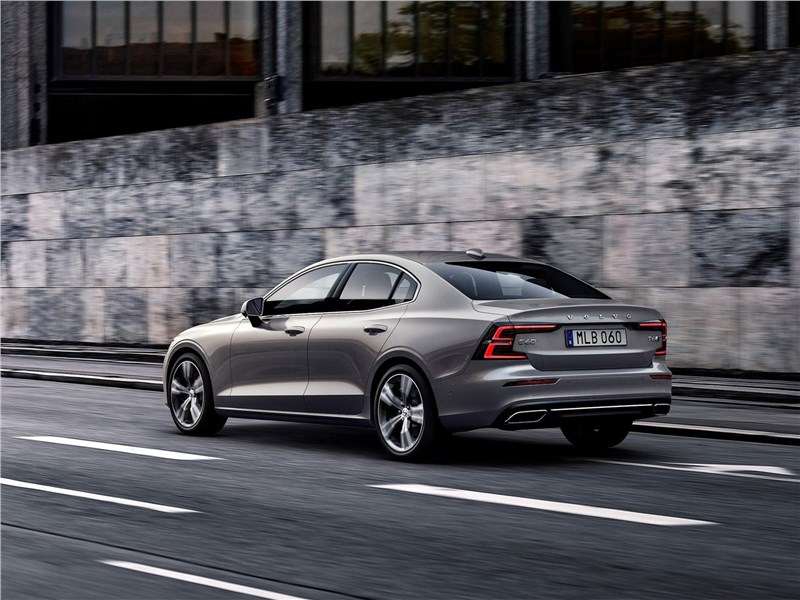 Фото Volvo S60 - Volvo S60 2019 вид сбоку сзади