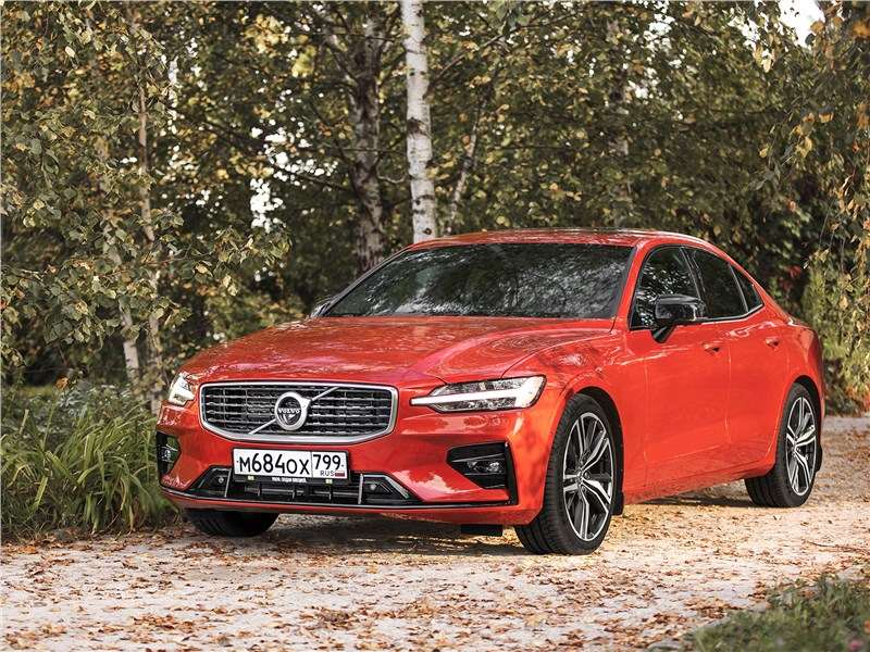 Фото Volvo S60 - Volvo S60 2019 вид спереди