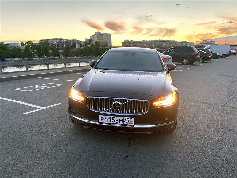 Фото Volvo S90 - В городских условиях автомобиль чувствует себя просто прекрасно, как и на трассе