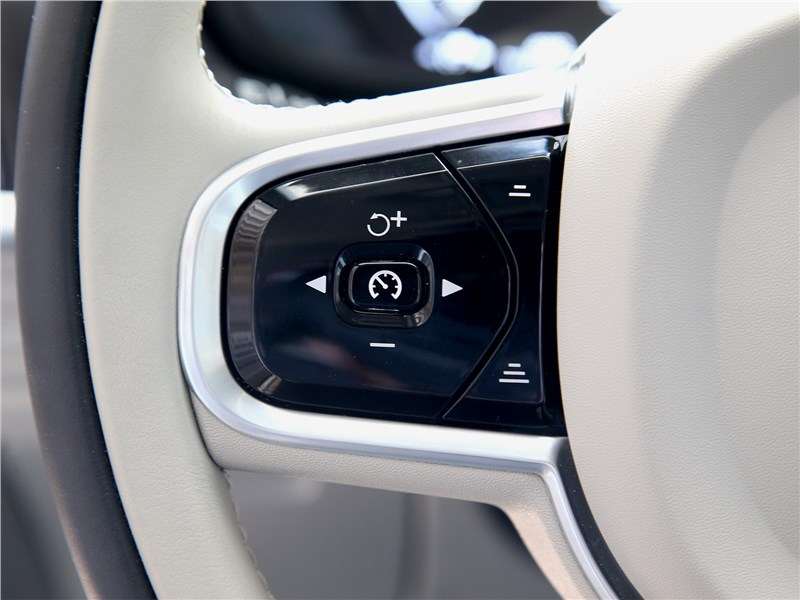 Фото Volvo V90 Cross Country - Volvo V90 Cross Country 2017 руль