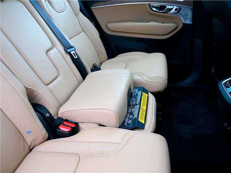 Фото Volvo XC90 - Volvo XC90 2020 задний диван