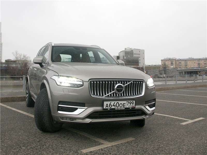 Фото Volvo XC90 - Т-образные фары – аллюзия на тему скандинавских богов